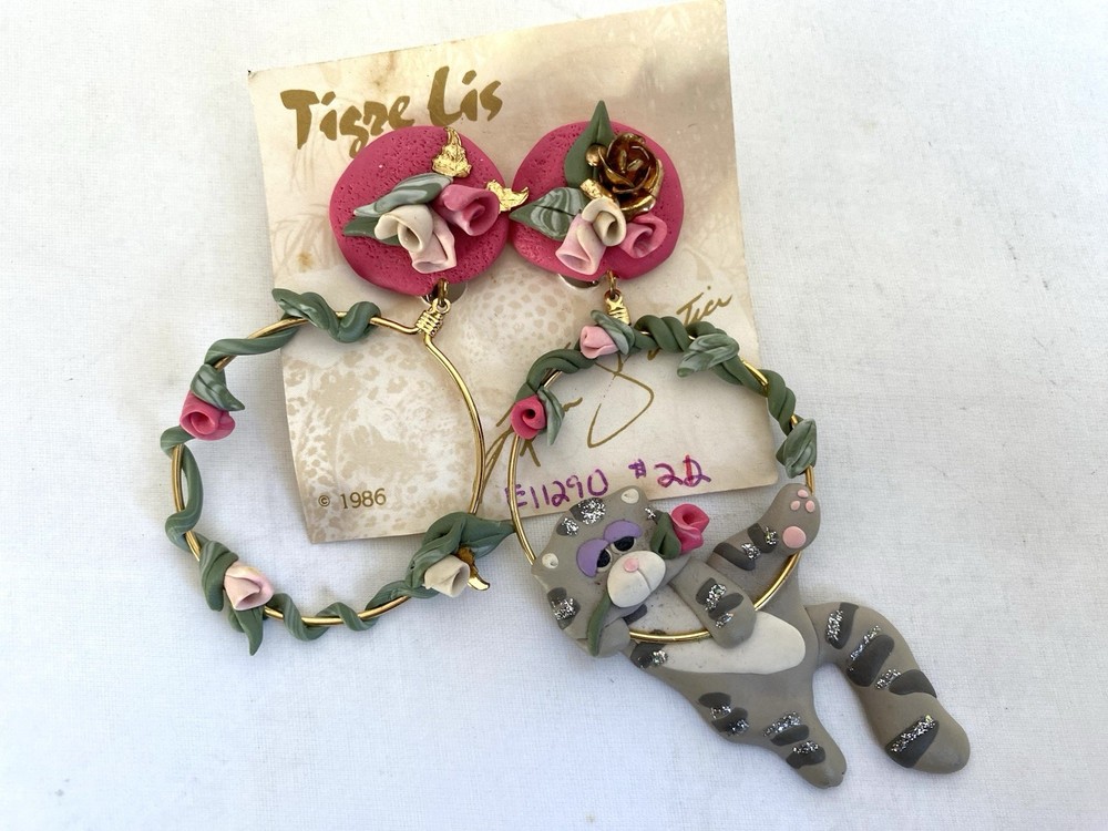 Vintage TIGRE LIS Karen Justice CAT & Roses Mismatched Polymer Clay 4” EARRINGS