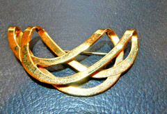 Gold Tone 3.25″ Swirl Horizontal Pendant See Photos