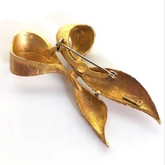 Vintage Estate Gerry’s Collectible Rich Textured Gold Tone Rhinestone Bow Brooch