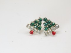 Christmas Trees Rhinestone Earrings Pierced Silver Tone Prong D3090