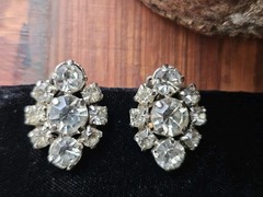 Vtg Estate Clip On Eearings Silver Tone Clear Rhinestone Prong Set Cluster .75″