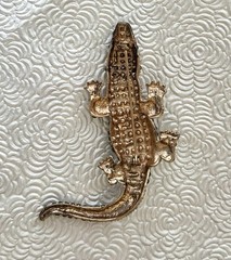 Vintage Alligator vintage style brooch gold tone metal