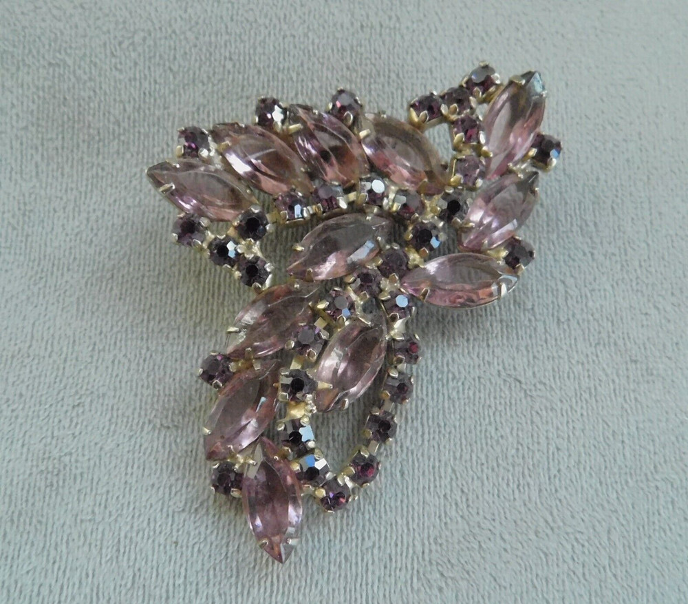 VINTAGE AMETHYST PURPLE RHINESTONE BROOCH / PRONG SET 2 3/4″ high x 2 1/8″ wide