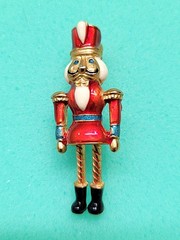 VINTAGE VERO ENAMEL CHRISTMAS NUTCRACKER PIN w/ ARTICULATED LEGS – 2 INCH