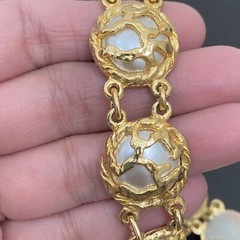Vintage Faux Pearl Encased Medallion Gold-plated 18-inch Chunky Collar Necklace
