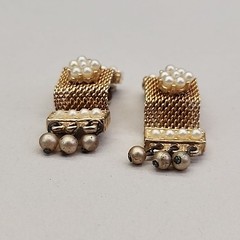 Vintage Leru Mesh Earrings Clip On Gold Tone Dangle 1 5/8″