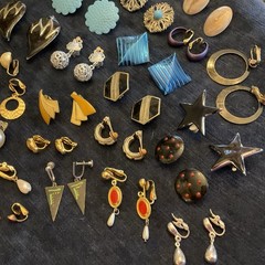 HUGE Lot Vintage Clip On Screw back Earrings Gold Tone Silver Tone 47 Pairs