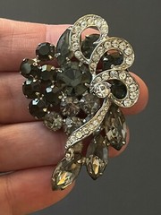 Vintage Stunning Rhinestones Pin Brooch Gray & Cleat Prong Set Stones