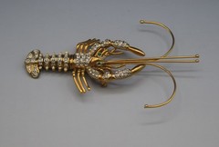 VINTAGE MOVING TAIL LARGE LOBSTER BROOCH CRYSTAL RHINESTONE FIGURAL 4.25″