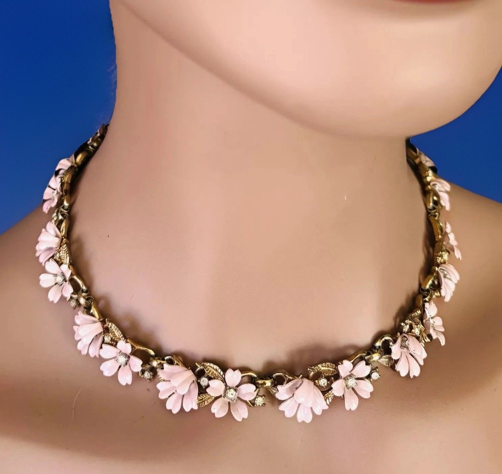 MCM Trifari Fleurette Pink Enamel Necklace Tiny Icy Rhinestones Gold Tone Links