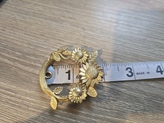 Vintage Gold Tone Sunflower Wreath Brooch 2 Inch Diameter