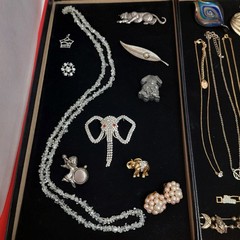 60 Piece Vintage-Now Jewelry Lot Necklaces Bracelets Brooches Earrings