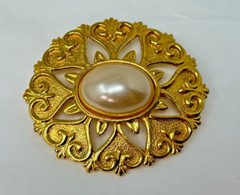 Vintage Large Signed LR Lady Remington Gold Tone Faux Baroque Pearl Brooch Pin