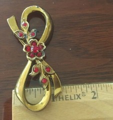 Vintage 1940s Coro Pegasus Floral Bow Brooch Red Crystals Gold Tone Metal Alloy