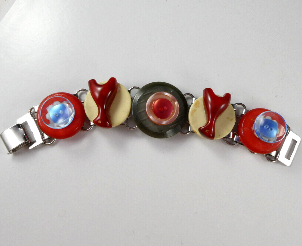 Vintage SARAH COVENTRY Lucite Disc Button Bracelet Large Round Links Silver Tone