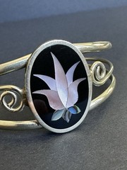 Vintage Sterling Silver Black Onyx Shell Inlay Flower Floral Cuff Bracelet