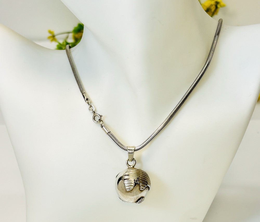 Vtg Sterling Silver MEXICO World Globe Pendant/ 2.5mm Snake Chain Necklace 18”L