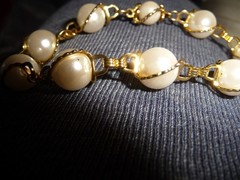 GOLD WIRED FAUX PEARLS NO CLASP FOR 7” #26/19