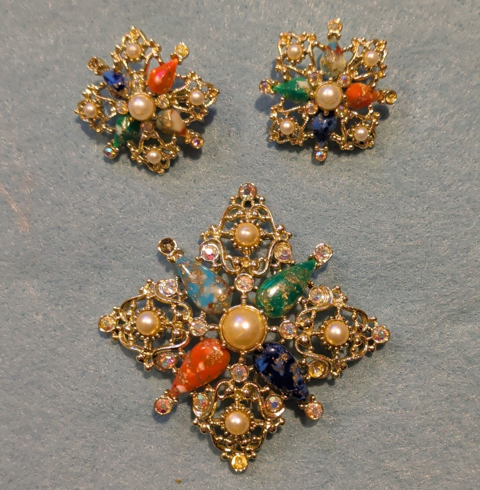 Vintage Gold Tone Flower Brooch & Earrings Set Multicolor Rhinestone Faux Pearl