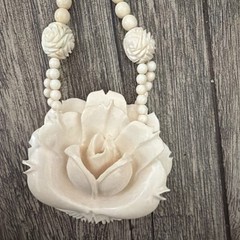 Antique Art Deco Hand-Carved Floral Statement Necklace – Creamy Natural Organic