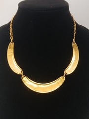 AVON 1987 ROMAN RICHES bold goldtone raised scroll beads designs collar necklace