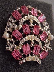 Vintage pink baguette rhinestone & faux pearl brooch, tiered, layered sheild…
