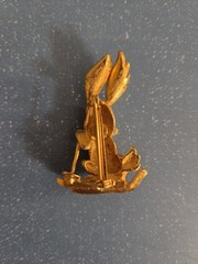 VINTAGE SKI BUNNY BROOCH PIN