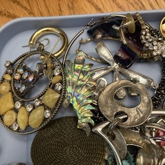 Jewelry Lot 3#9oz Earrings Vintage Modern Necklaces Cuff Link & Pieces. 103