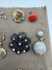 Vintage Jewelry Silver Gold Tone Lot Mismatched Wearable (20 Single Earrings)