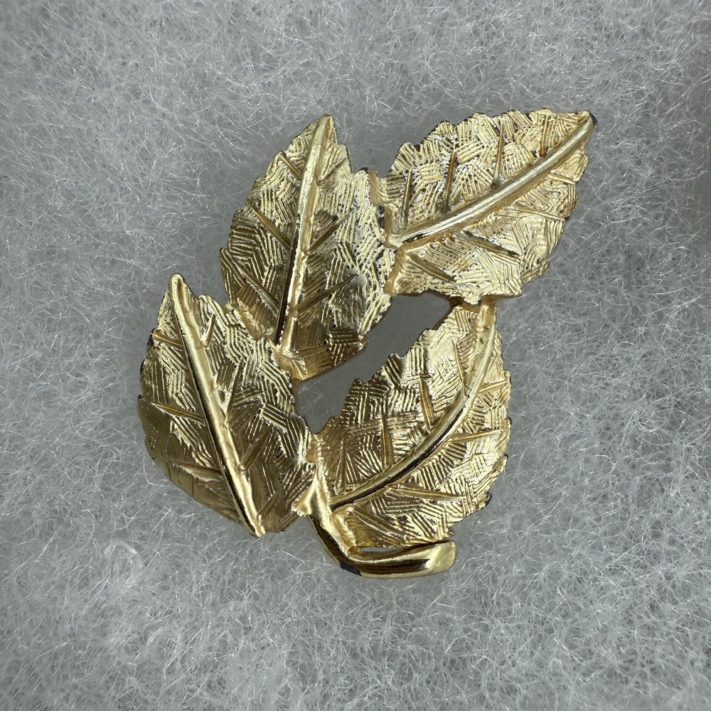 VINTAGE BRUSHED GOLD TONE LEAF LEAVES BROOCH PIN 1 3/4″ NICE