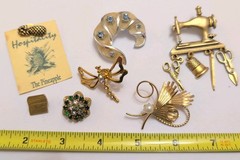 Lot Of 7 Vintage Brooches And Pins Gold And Silver Tone Variety