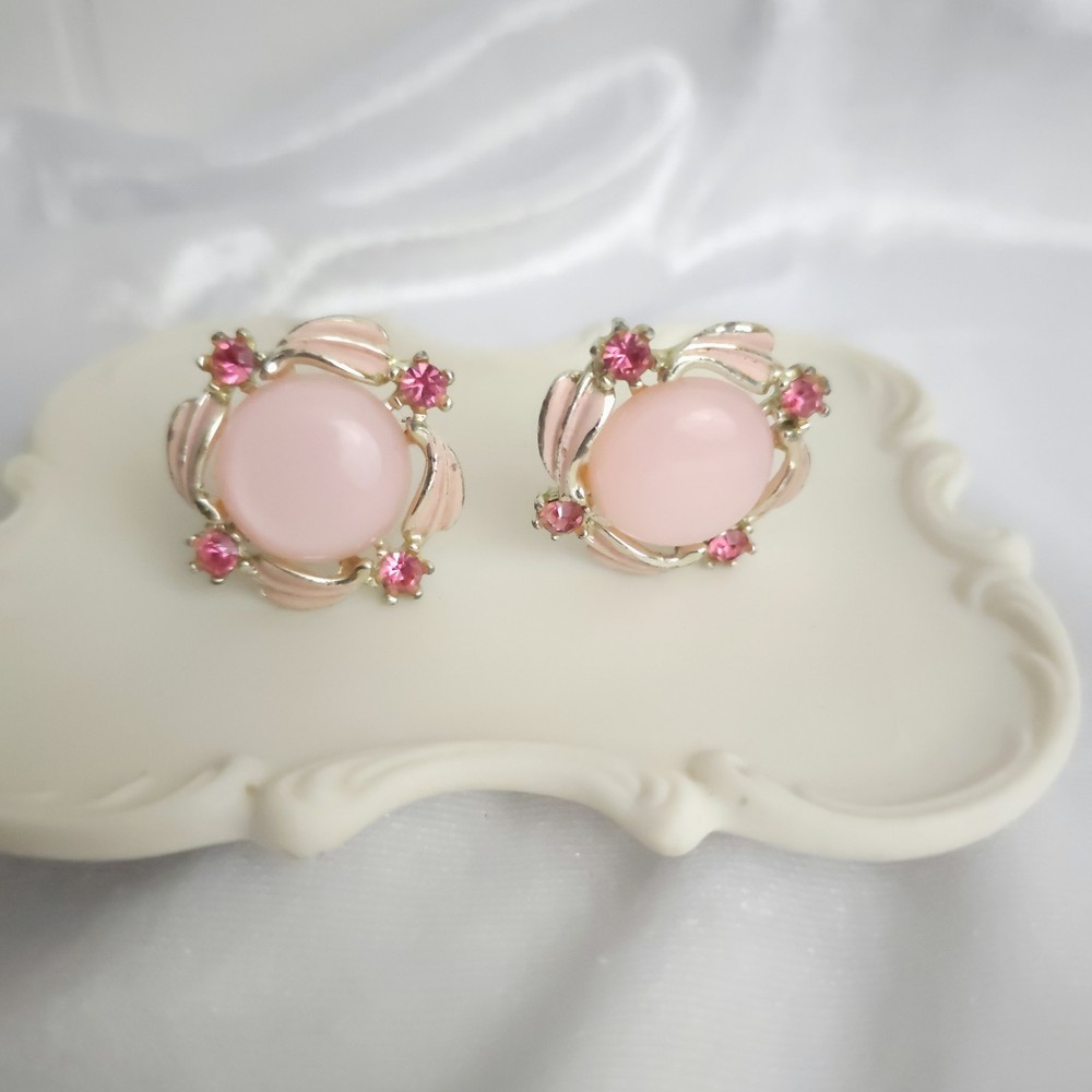 Vtg Pink Thermoset Flower Clip Earrings Rhinestone Gold Tone MCM Ribbon Cabochon