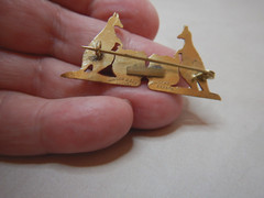 EARLY VINTAGE AUSTRALIAN GILDED DOUBLE KANGAROO BROOCH BY MILLERS SYDNEY 3725