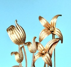 2 VINTAGE 60’s TEXTURED GOLD 2 TONE COPPER COLOR METAL ALLOY FLOWERS 3 INCH PINS