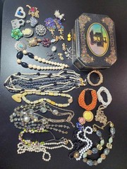 Vintage jewelry set of 36 in vintage box