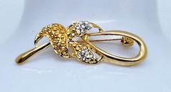 elegant Vintage style Gold Tone plant flower shape fashion jewelry Brooch/pin