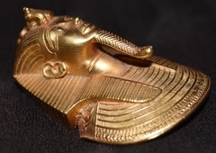 VTG King Tutankhamun Pendant Metropolitan Museum of Art Gold Tone Tut 1976 Egypt