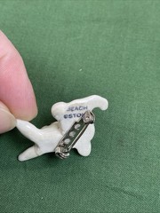 Beachstone Vintage Ceramic Bunny Rabbit Brooch White Unisex Adults *Repaired Ear