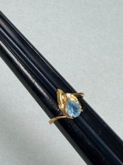 Vintage Gold Tone Blue Teardrop CZ Ring Pear Stone Leaf Design Size 7.25