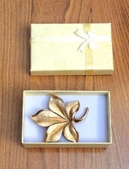 pre-owned vintage costume pin/brooch Trifari’s leaf design gold tone alloy metal