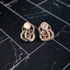 Vintage Screw On Earrings – Gold Tone Interlocking Rings 0.75″
