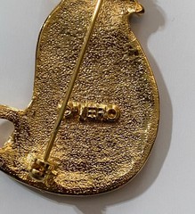 Vintage Vero Goldtone Cat Brooch