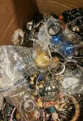 4 Pounds Jewelry Costume Vintage Mix LBS necklaces bracelets pins rings etc lbs