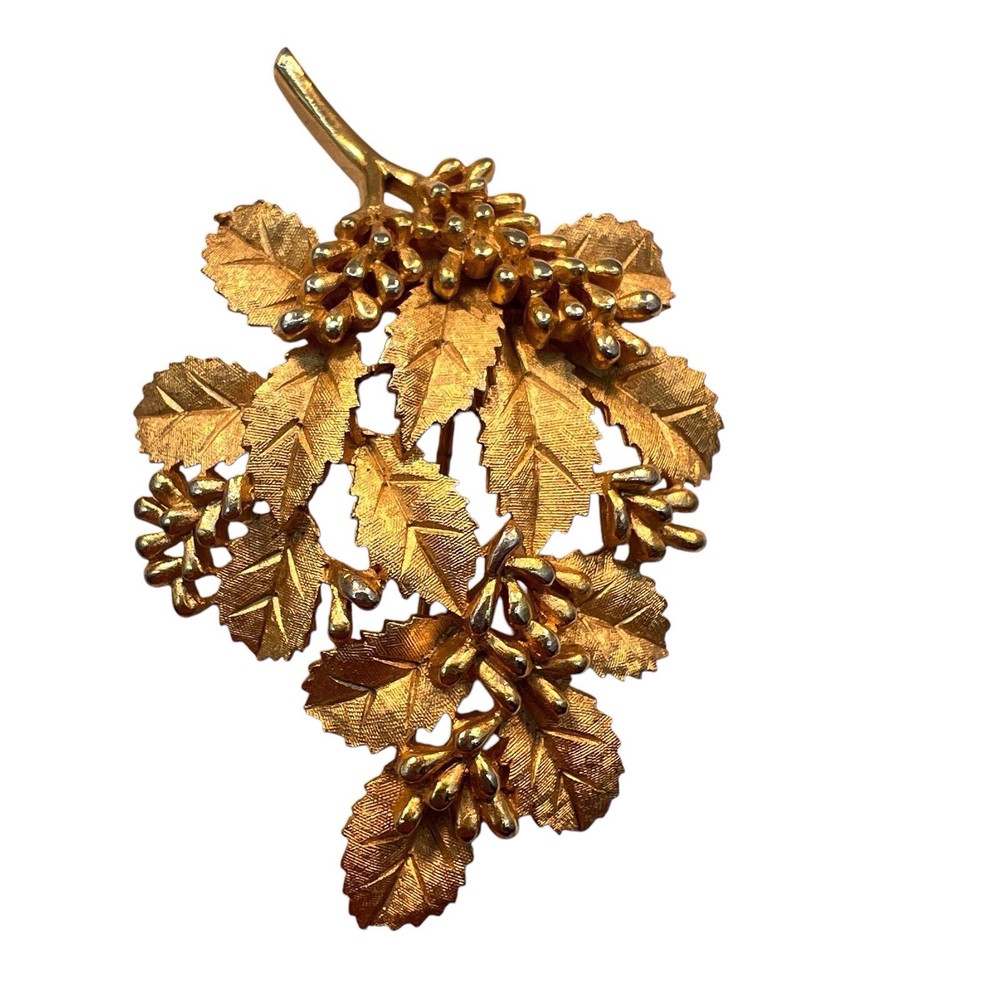 Crown Trifari Elderberry Brooch Leaves Berries Gold Trifarium Vintage Mid Cent 3