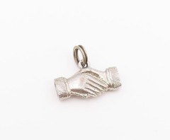925 Sterling Silver Vintage Shiny Petite Handshake Motif Pendant PT18884