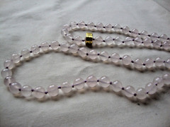 VINTAGE 1980s HAND STRUNG HAND KNOTTED 8mm ROSE QUARTZ 30″ ENDLESS BEAD NECKLACE