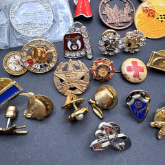 Vintage Lot of Lapel Pins Brooches Flags Enamel Rhinestones Assorted Unsigned