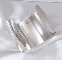 Vtg Runway High Gleam Silver Rhodium MONET 2″ Wide Chic Cuff Bracelet 80s EXC