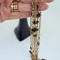 Necklace in goldtone/brass? with glass beads. 3 strand. Casual Corner. Vtg