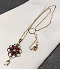 Vintage AMCO Victorian Style 1/20 14k Gold Filled Garnet Red Pendant Necklace